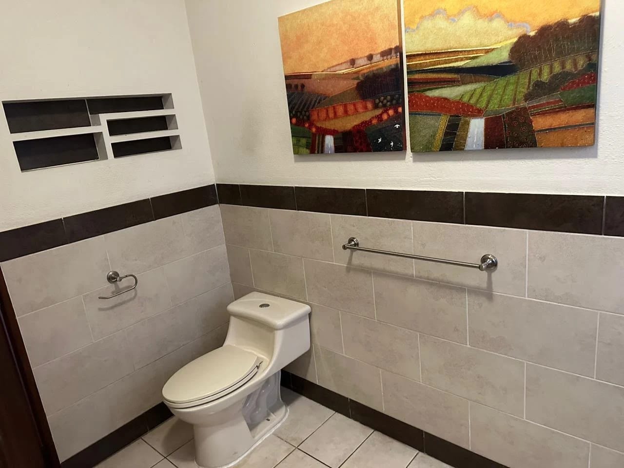 Alquiler de casa en Zona 3 Colonia Bran Ideal para vivienda u oficinas con bodega dentro de garita — Casa en Alquiler en Zona 3, Guatemala, Ciudad — foto 10 de 15