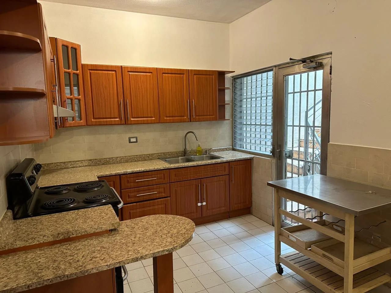 Alquiler de casa en Zona 3 Colonia Bran Ideal para vivienda u oficinas con bodega dentro de garita — Casa en Alquiler en Zona 3, Guatemala, Ciudad — foto 5 de 15