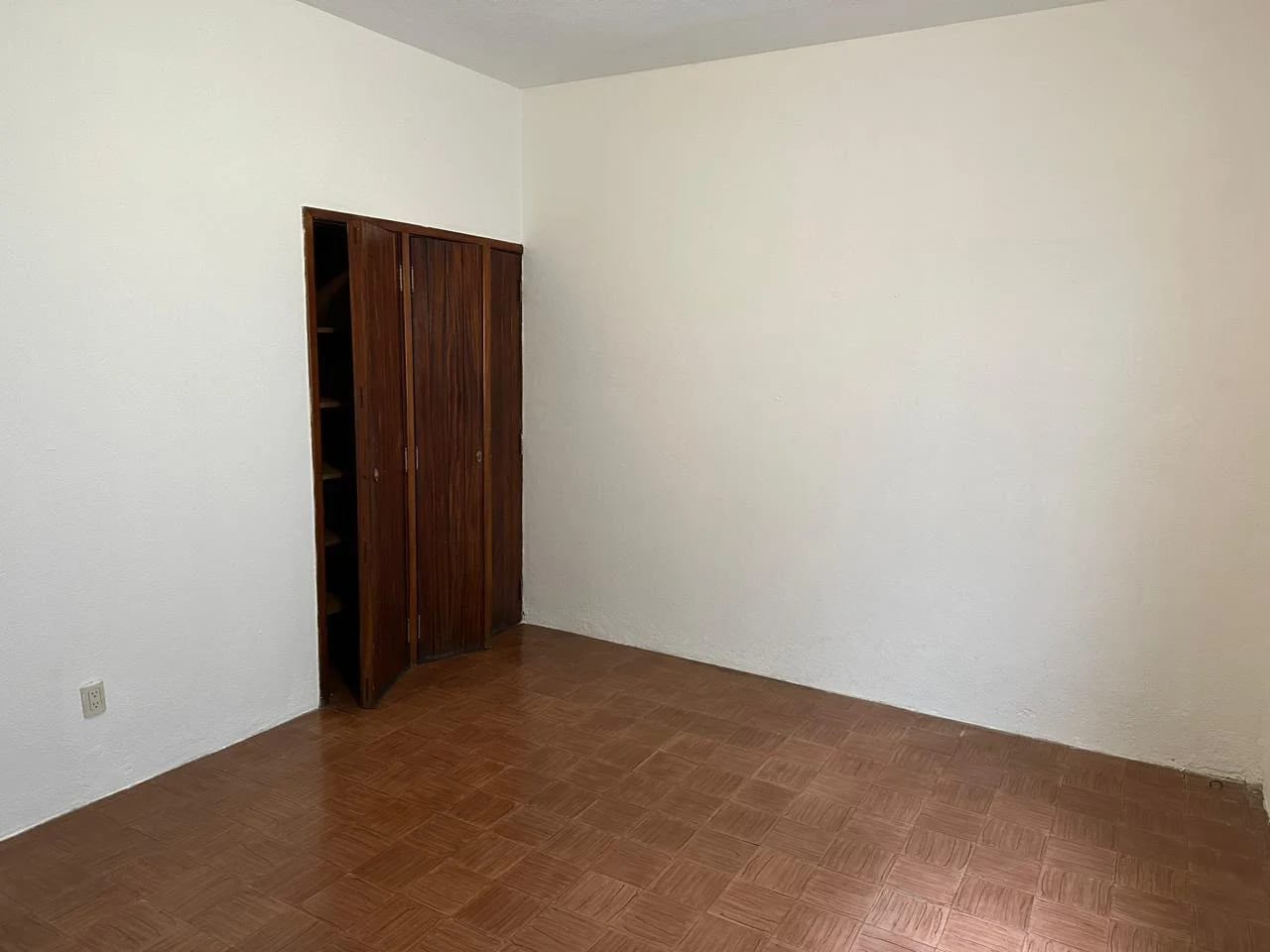 Alquiler de casa en Zona 3 Colonia Bran Ideal para vivienda u oficinas con bodega dentro de garita — Casa en Alquiler en Zona 3, Guatemala, Ciudad — foto 12 de 15