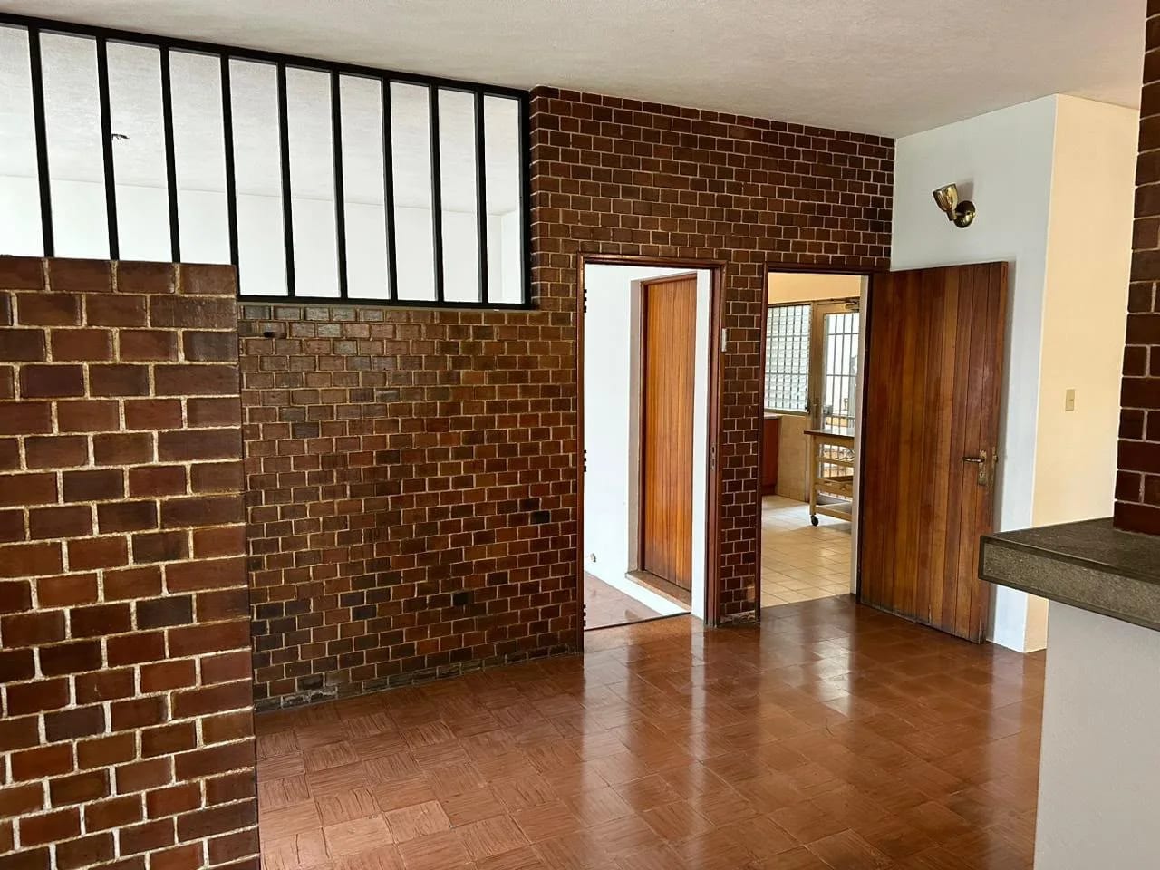 Alquiler de casa en Zona 3 Colonia Bran Ideal para vivienda u oficinas con bodega dentro de garita — Casa en Alquiler en Zona 3, Guatemala, Ciudad — foto 8 de 15
