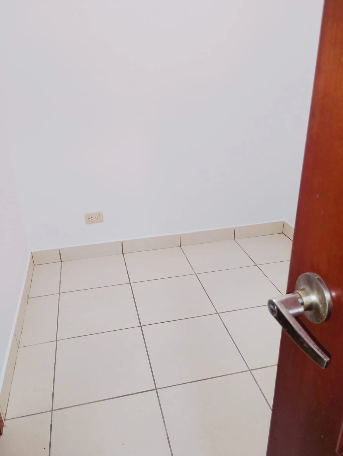 Alquiler de Apartamento en zona 10 Jardines del Acueducto 2 dormitorios y dormitorio de servicio. — Apartamento en Alquiler en Jardines del Acueducto, Zona 10, Guatemala, Ciudad — foto 7 de 15