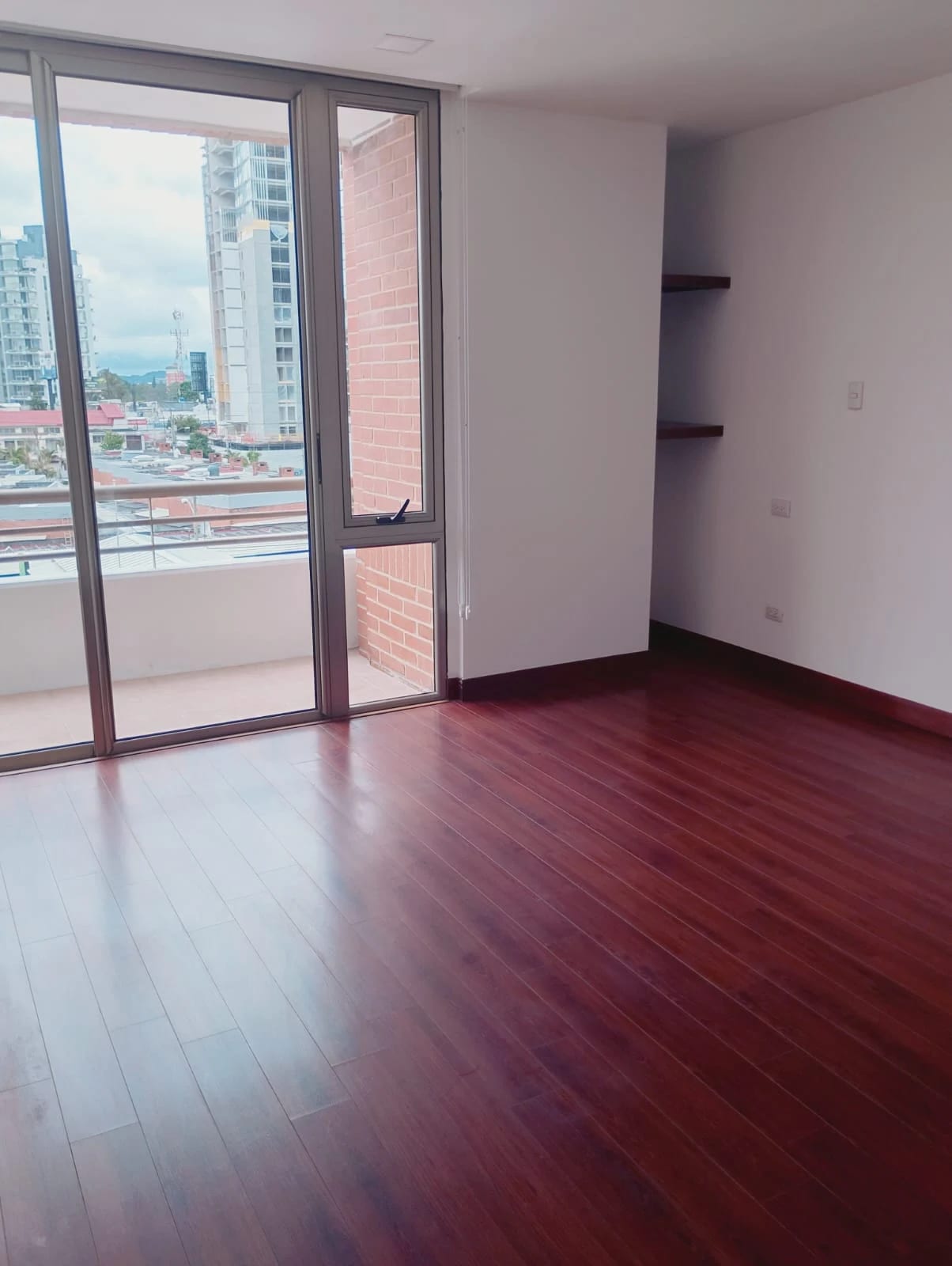 Alquiler de Apartamento en zona 10 Jardines del Acueducto 2 dormitorios y dormitorio de servicio. — Apartamento en Alquiler en Jardines del Acueducto, Zona 10, Guatemala, Ciudad — foto 12 de 15