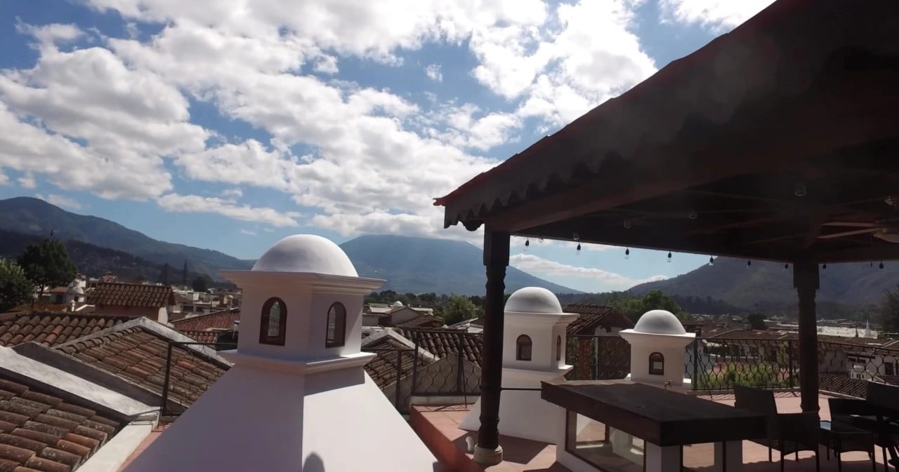 Bella Vista Jocotenango: Lujosa Casa de Esquina sobre Boulevard — Casa en Venta en Jocotenango, Sacatepéquez — foto 10 de 17