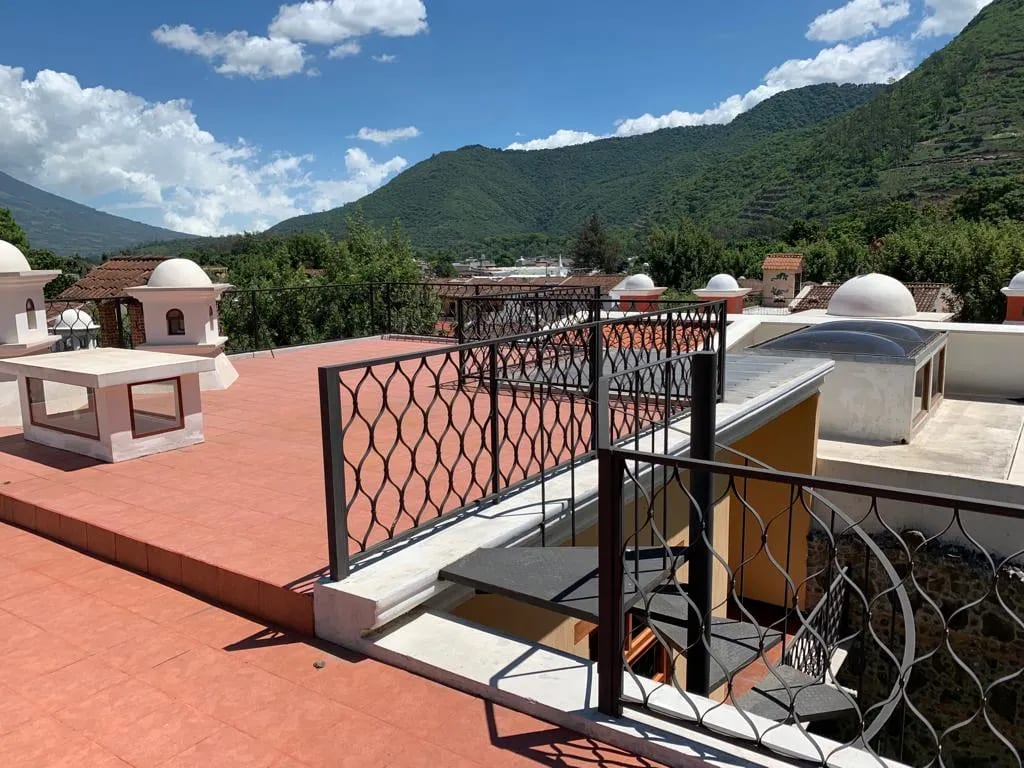 Bella Vista Jocotenango: Lujosa Casa de Esquina sobre Boulevard — Casa en Venta en Jocotenango, Sacatepéquez — foto 3 de 17