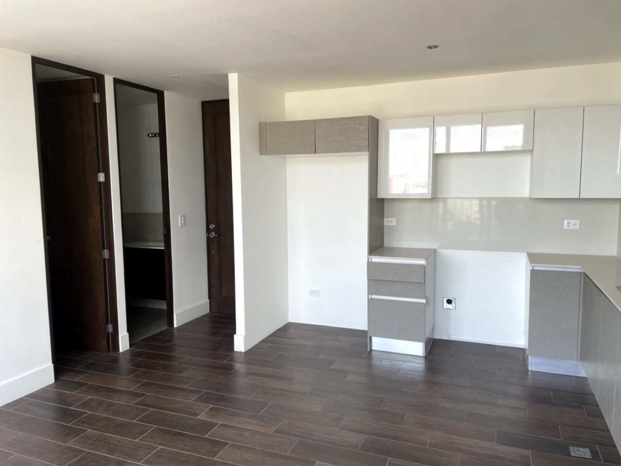 Rento Precioso Apatamento en Rosello Zona 13 — Apartamento en Alquiler en Rosselló, Zona 13, Guatemala, Ciudad — foto 2 de 17