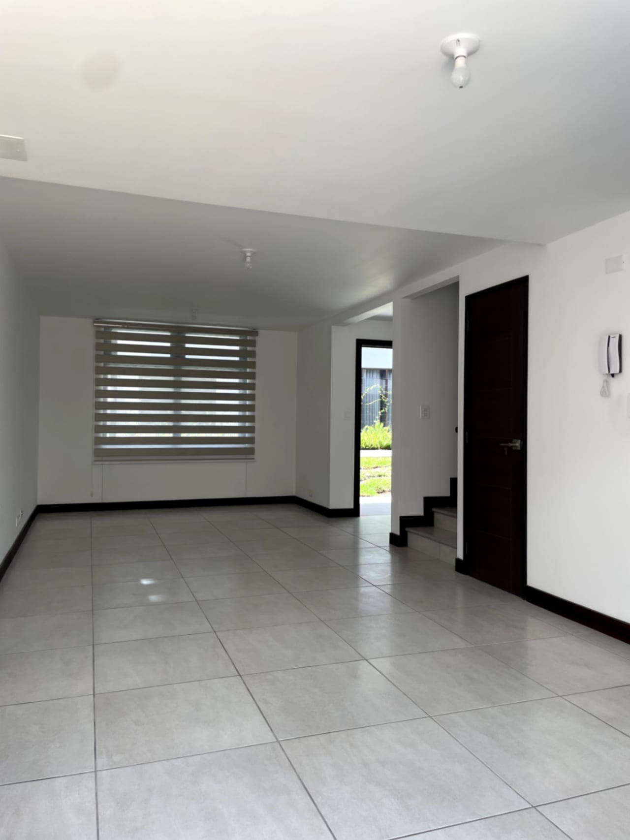 Preciosa Casa de Tres Niveles en Renta en Condado Naranjo — Casa en Alquiler en Condado Naranjo, Zona 4 Mixco, Guatemala, Ciudad — foto 6 de 17