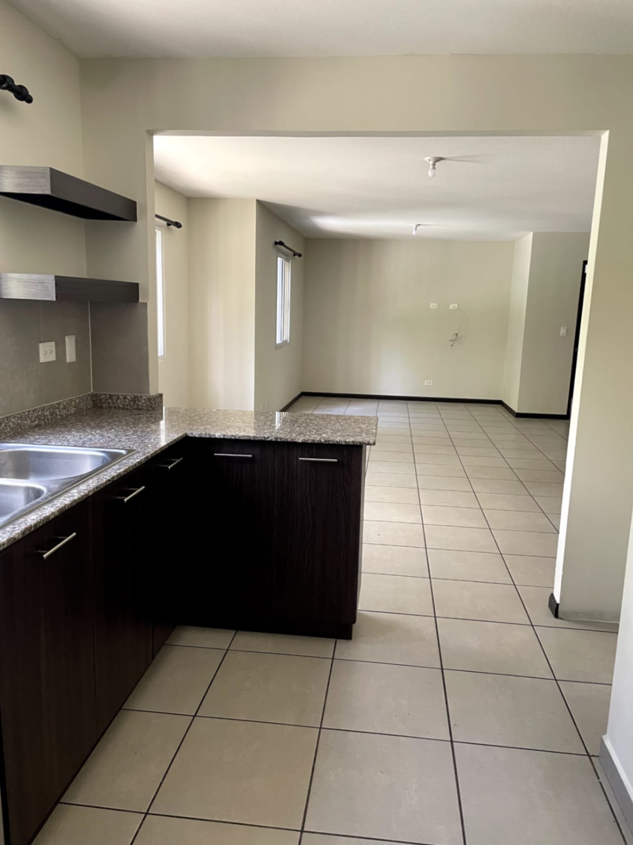 Apartamento Tipo Villa en Renta en Condado Naranjo — Apartamento en Alquiler en Condado Naranjo, Zona 4 Mixco, Guatemala, Ciudad — foto 8 de 17