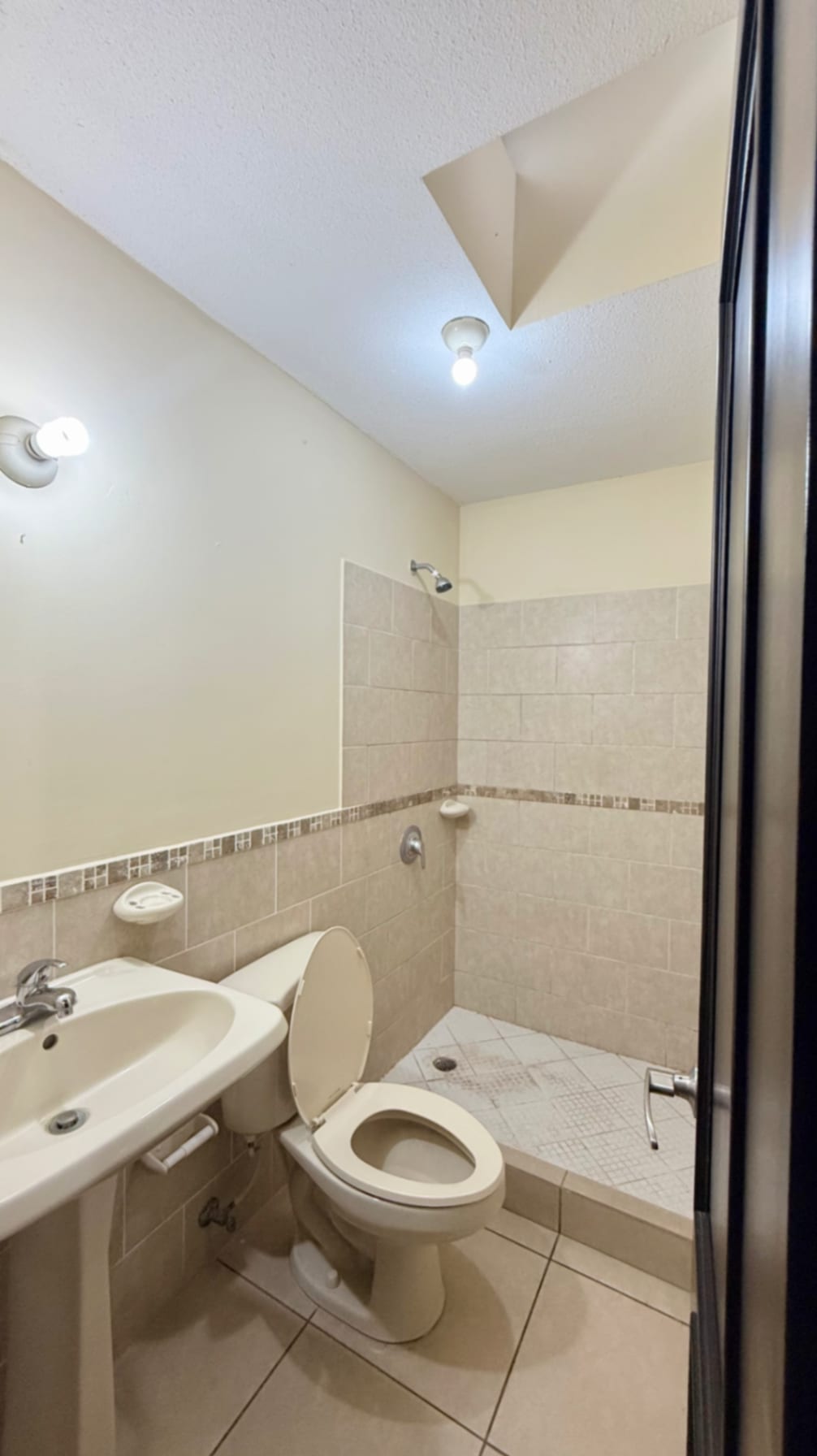 Casa en venta Cañadas del Encinal zona 07 de Mixco — Casa en Venta en El Encinal, Zona 7 Mixco, Guatemala, Ciudad — foto 15 de 17