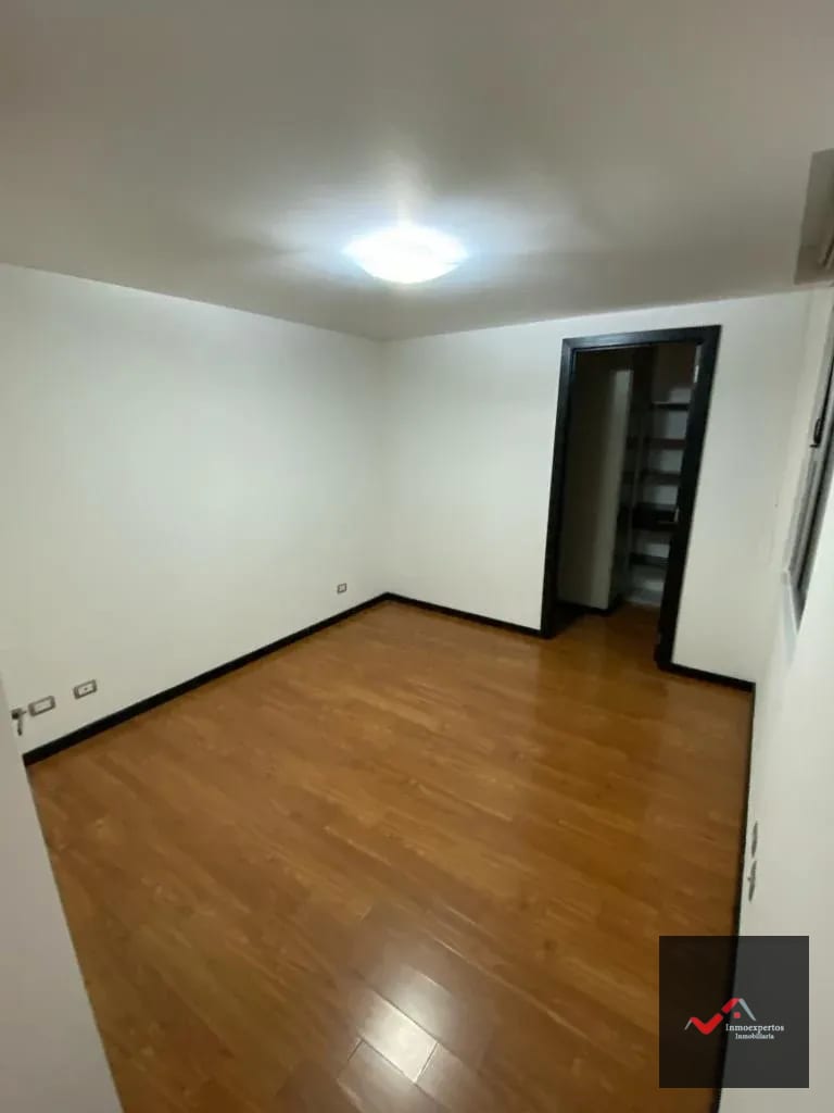 Apartamento en Renta Torre 14 Zona 14 — Apartamento en Alquiler en Zona 14, Guatemala, Ciudad — foto 13 de 13