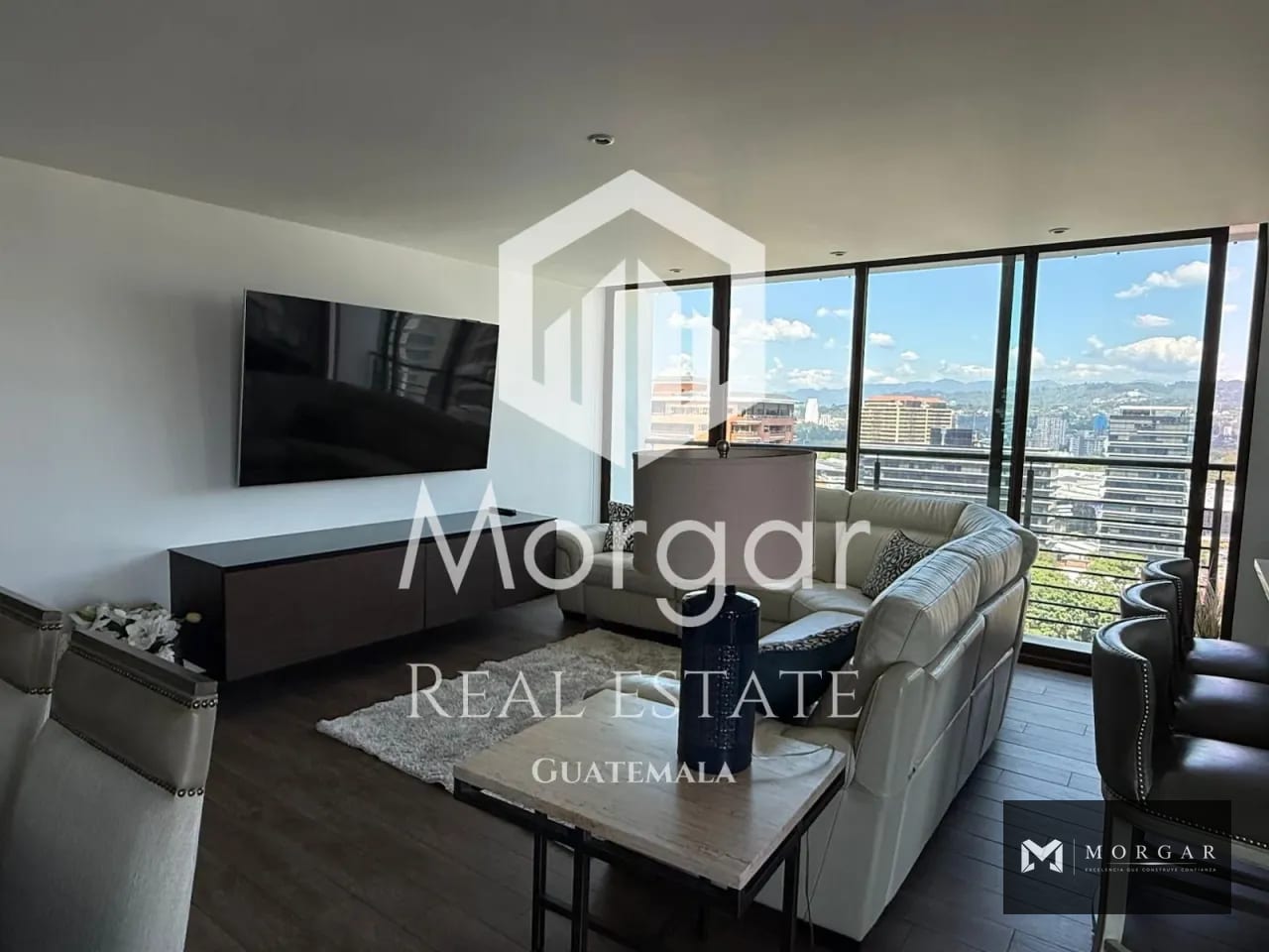 Apartamento en alquiler en Zona 10 de 2 dormitorios en $ 2,200 — Apartamento en Alquiler en Zona 10, Guatemala, Ciudad — foto 1 de 9