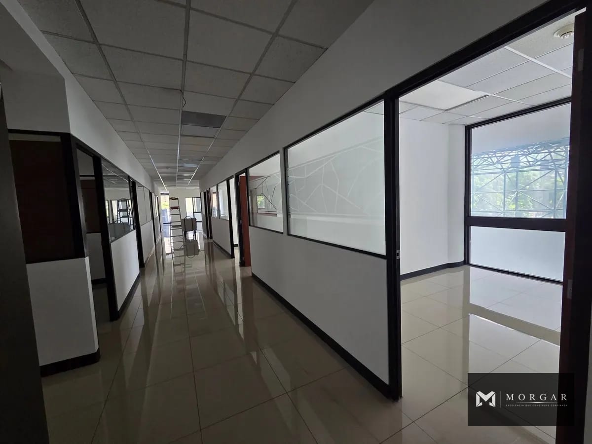 Oficina en alquiler en Zona 10 de 1,539.12 m² por $ 23,086.80 — Oficina en Alquiler en Zona 10, Guatemala, Ciudad — foto 1 de 10