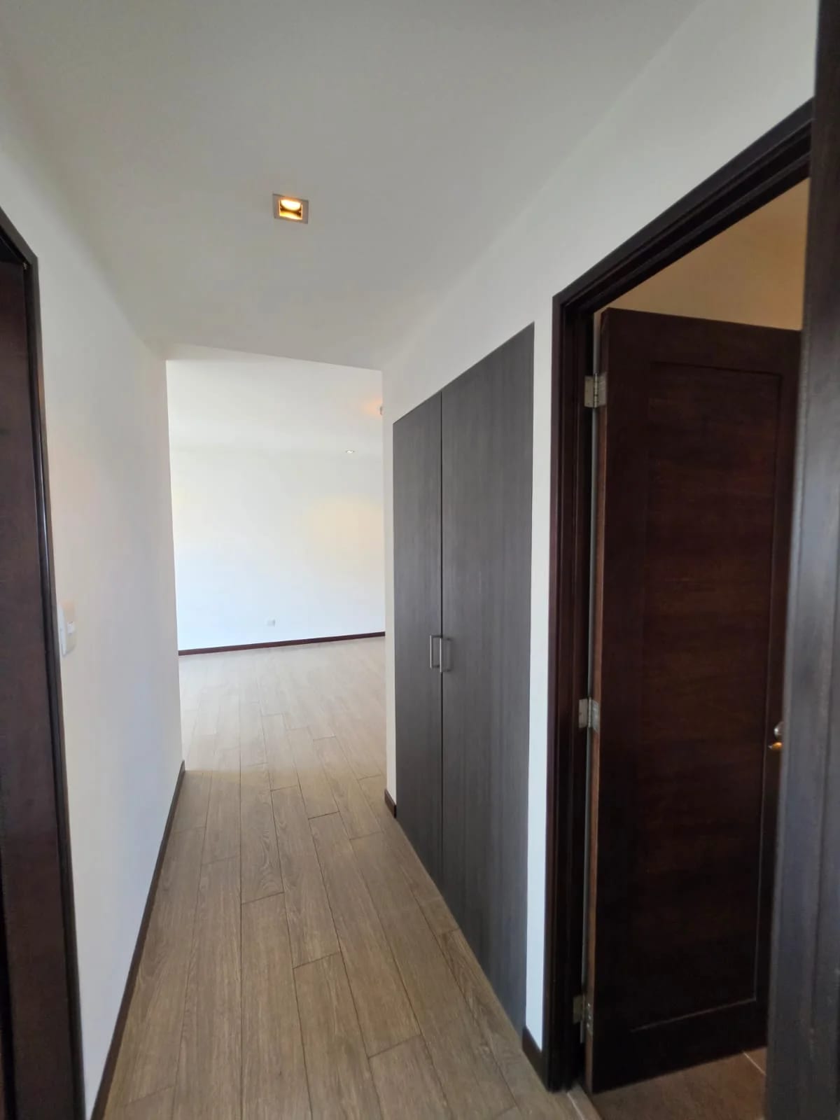 Vendo o alquilo apartamento en zona 10 — Apartamento en Venta en Neo Apartamentos, Zona 10, Guatemala, Ciudad — foto 9 de 16