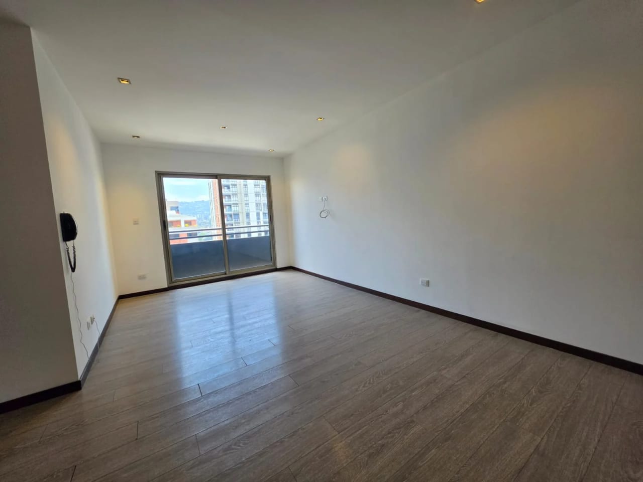 Vendo o alquilo apartamento en zona 10 — Apartamento en Venta en Neo Apartamentos, Zona 10, Guatemala, Ciudad — foto 12 de 16