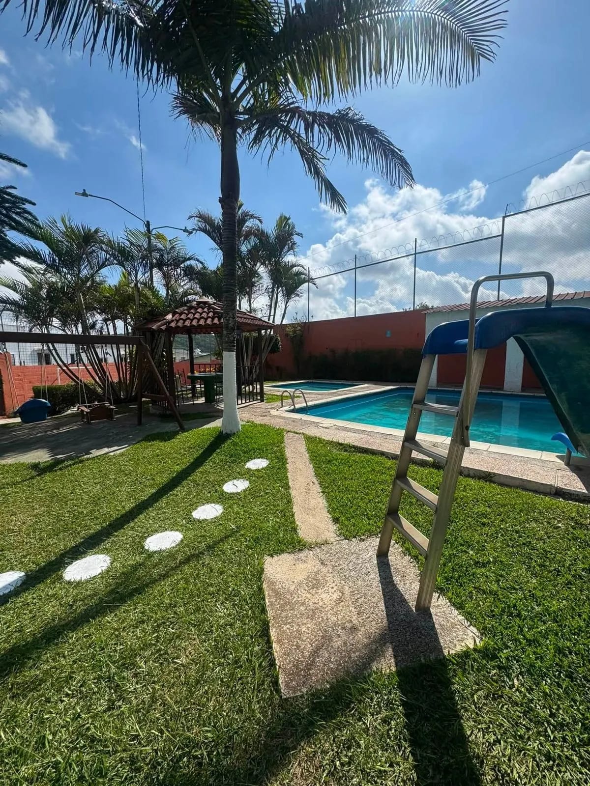 Vendo linda casa en San Cristobal, dentro de condominio — Casa en Venta en Zona 8 Mixco, Guatemala, Ciudad — foto 2 de 11