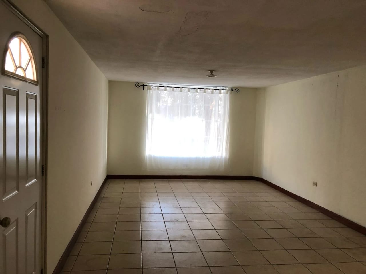 Vendo linda casa en San Cristobal, dentro de condominio — Casa en Venta en Zona 8 Mixco, Guatemala, Ciudad — foto 7 de 11