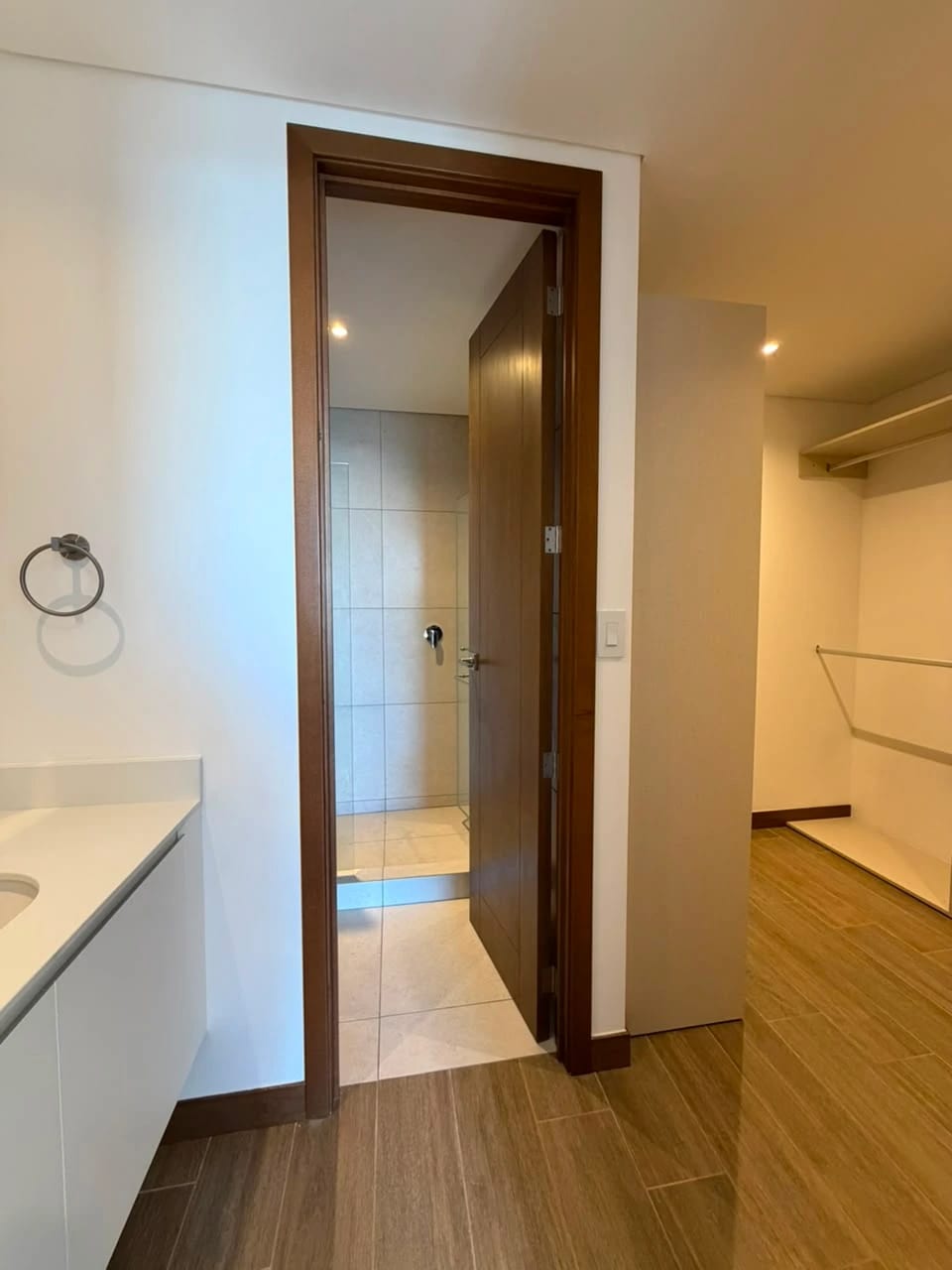 Alquilo apartamento en zona 10, edificio Ferre Diez — Apartamento en Alquiler en Ferré Diez, Zona 10, Guatemala, Ciudad — foto 14 de 17