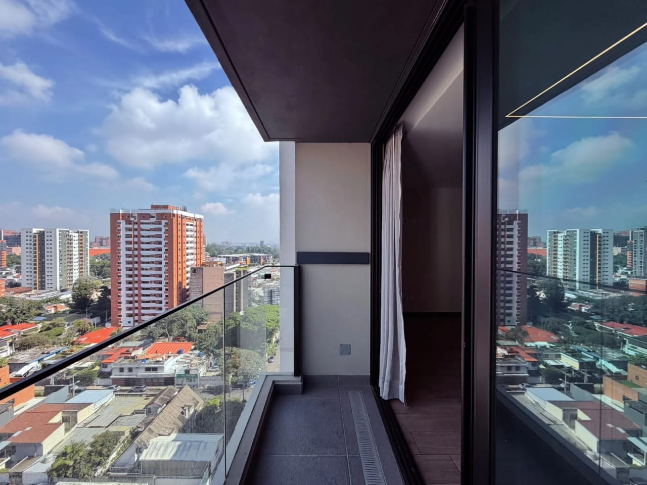 Vendo o alquilo apartamento en Z.10 IQ10 — Apartamento en Venta en IQ10, Zona 10, Guatemala, Ciudad — foto 5 de 11