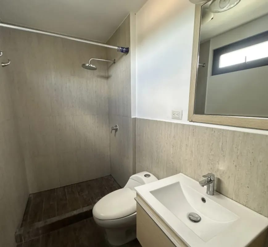 Rento Amplio Apartamento Zona 15 — Apartamento en Alquiler en Zona 15, Guatemala, Ciudad — foto 8 de 9