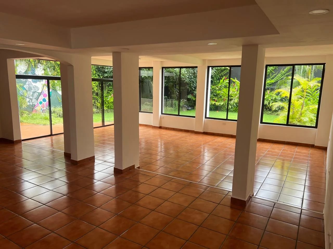 Propiedad en Renta para Oficinas a Puerta Cerrada — Casa en Alquiler en Zona 14, Guatemala, Ciudad — foto 2 de 15