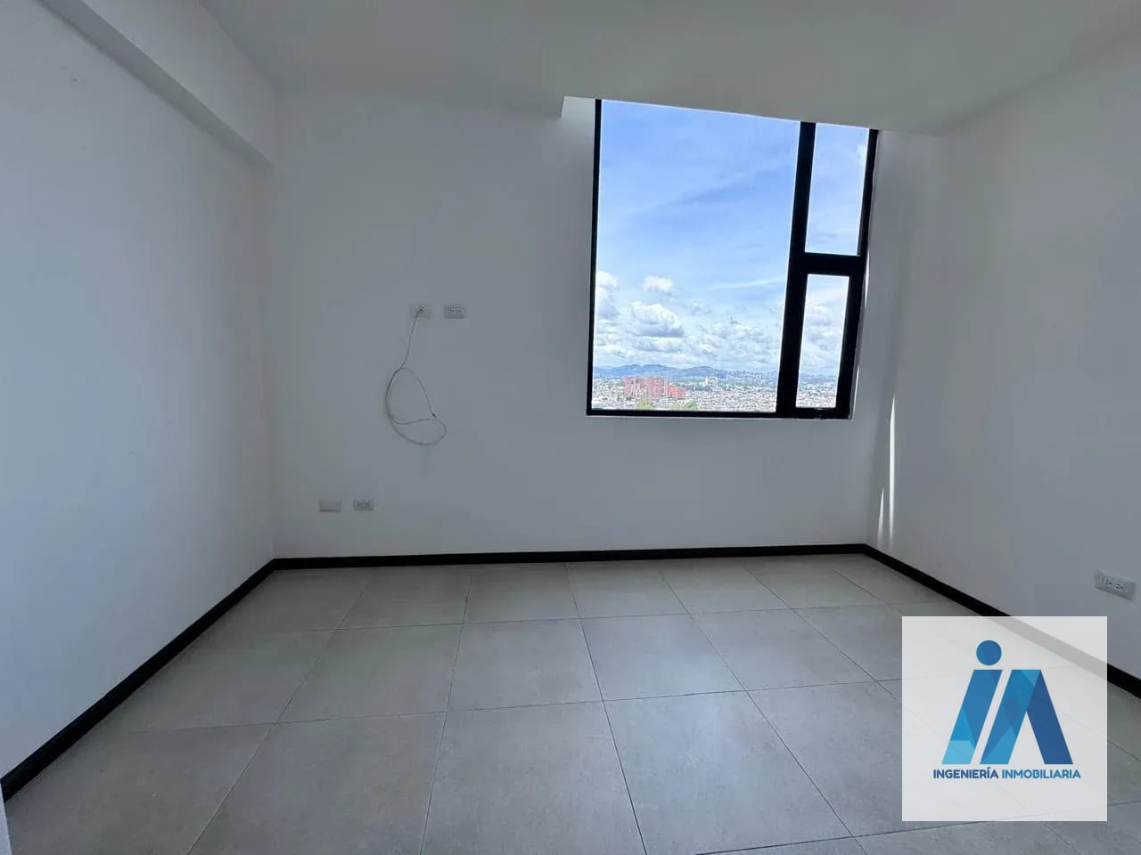 APARTAMENTO EN ALQUILER 📍 Edificio Mira 10, Zona 10 Ciudad Vieja — Apartamento en Alquiler en Ciudad Vieja, Zona 10, Guatemala, Ciudad — foto 4 de 8