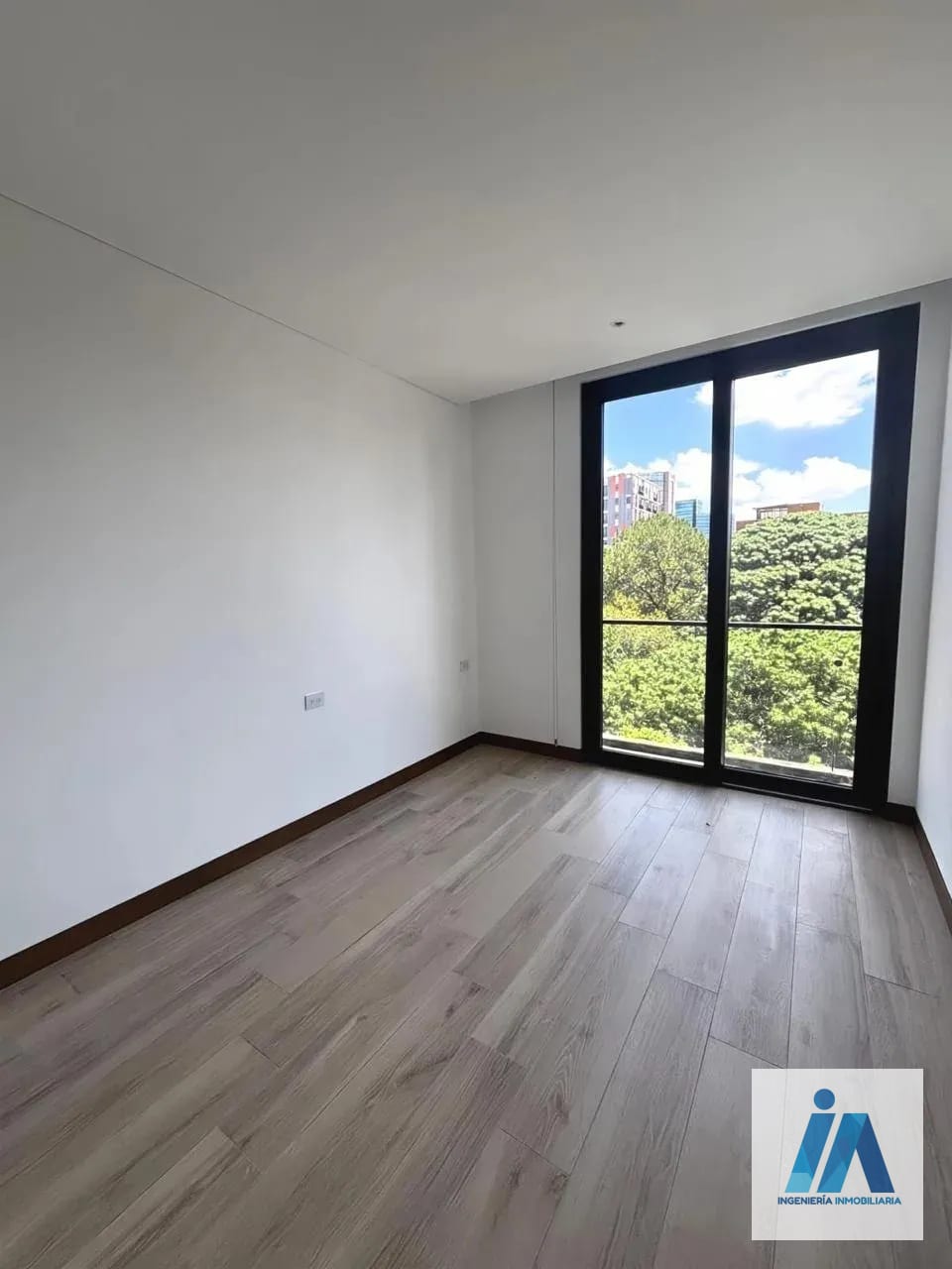 APARTAMENTO EN ALQUILER 📍 Edificio Ferre Diez, Zona 10 — Apartamento en Alquiler en Ferré Diez, Zona 10, Guatemala, Ciudad — foto 5 de 9