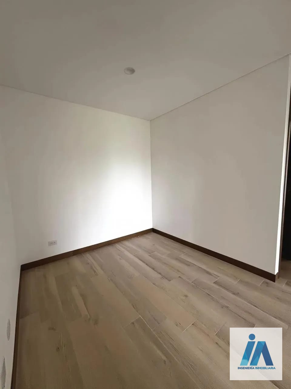 APARTAMENTO EN ALQUILER 📍 Edificio Ferre Diez, Zona 10 — Apartamento en Alquiler en Ferré Diez, Zona 10, Guatemala, Ciudad — foto 7 de 9