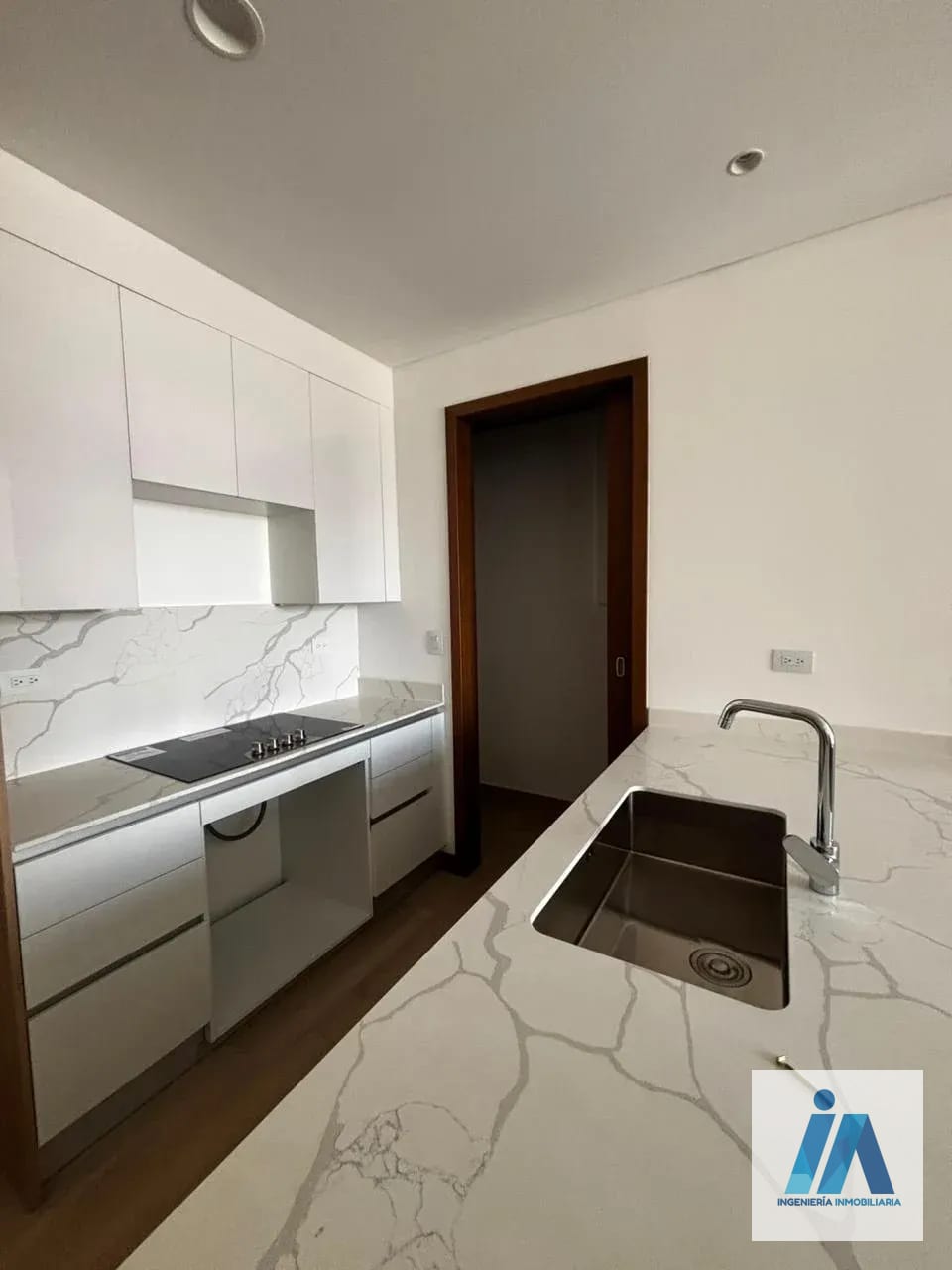 APARTAMENTO EN ALQUILER 📍 Edificio Ferre Diez, Zona 10 — Apartamento en Alquiler en Ferré Diez, Zona 10, Guatemala, Ciudad — foto 4 de 9