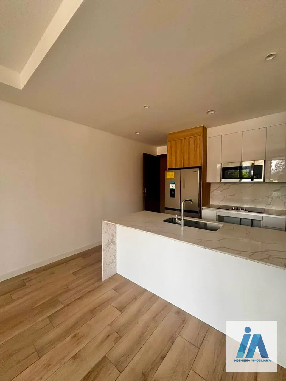 APARTAMENTO EN ALQUILER 📍 Edificio Ferre Diez, Zona 10 — Apartamento en Alquiler en Ferré Diez, Zona 10, Guatemala, Ciudad — foto 2 de 9