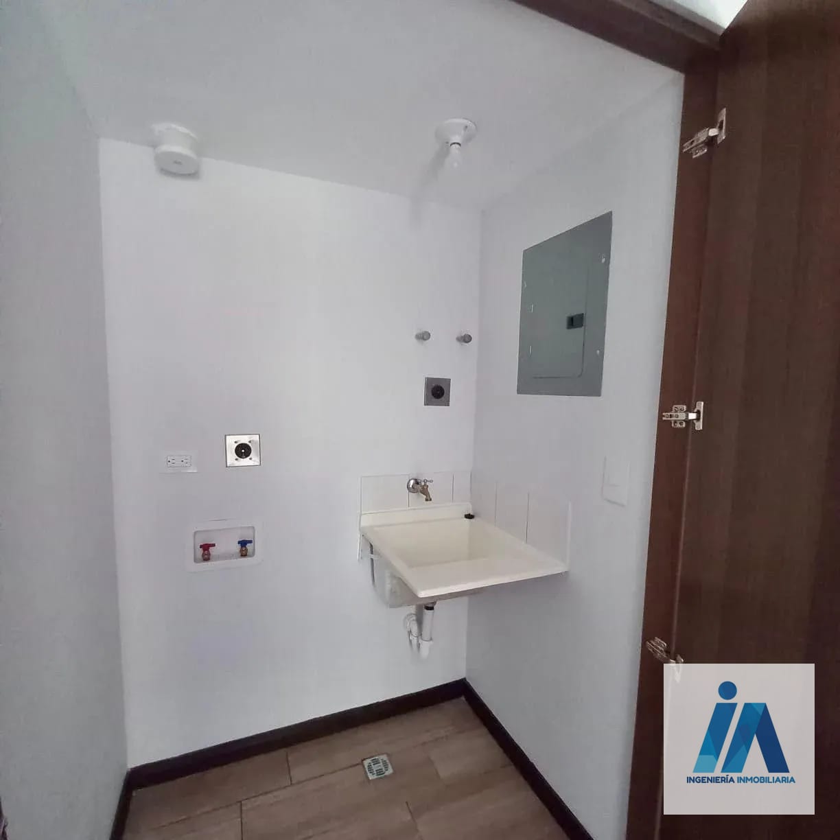 Apartamento con Jardín en Alquiler o Venta 📍 Edificio Bari, KM. 18.5 — Apartamento en Venta en Bari, Carretera a El Salvador, Guatemala, Ciudad — foto 9 de 11