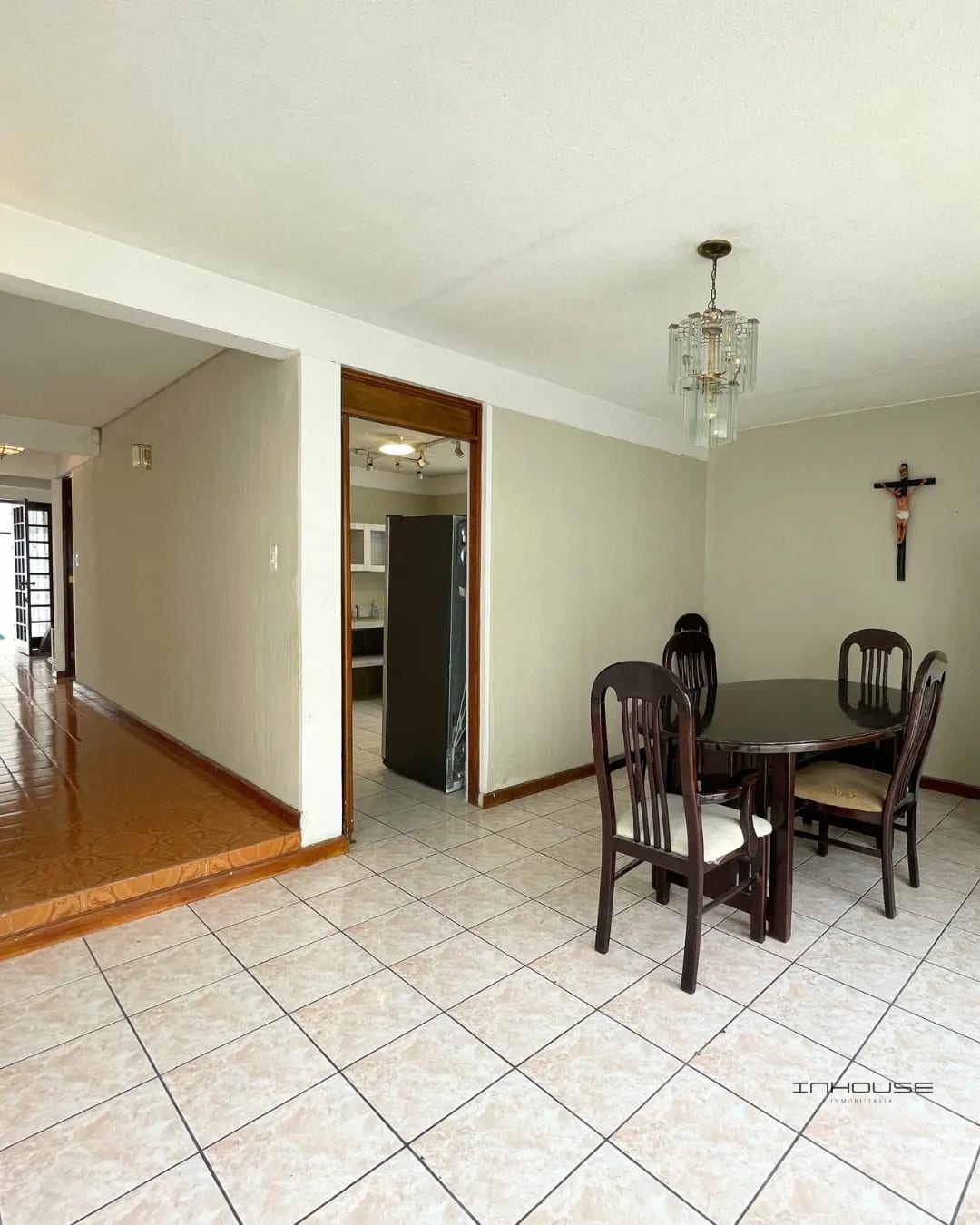 CASA EN VENTA EN ZONA 8 MIXCO, SAN CRISTOBAL DENTRO DE GARITA. — Casa en Venta en Pinares de San Cristobal, Zona 8 Mixco, Guatemala, Ciudad — foto 9 de 10