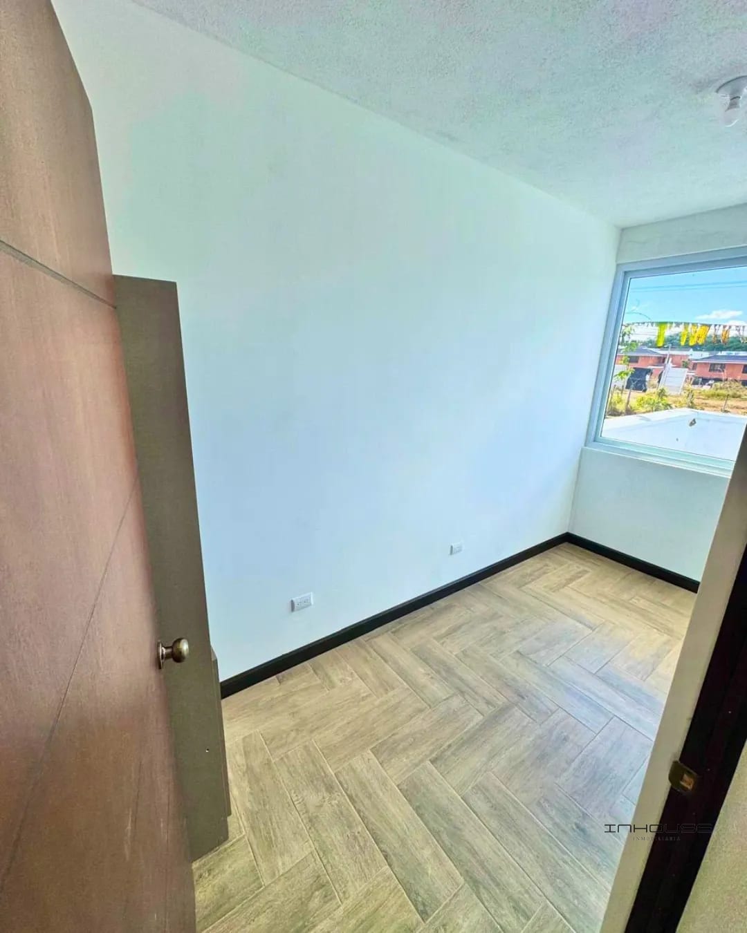 Casa en Venta en Zona 16 para Estrenar — Casa en Venta en Zona 16, Guatemala, Ciudad — foto 3 de 12