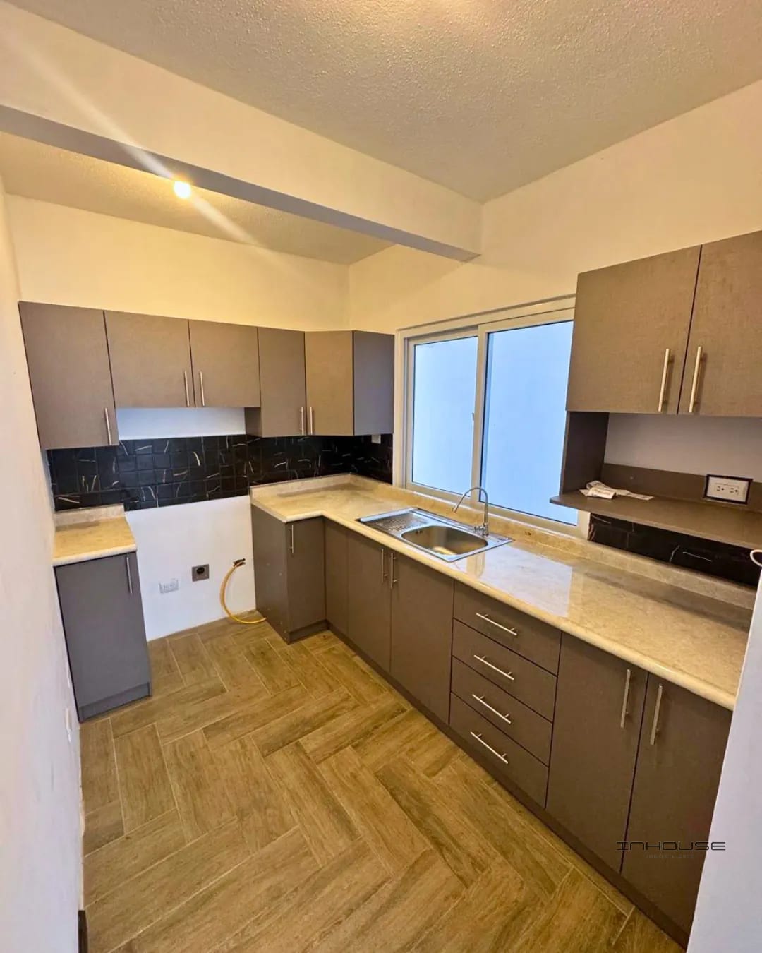 Casa en Venta en Zona 16 para Estrenar — Casa en Venta en Zona 16, Guatemala, Ciudad — foto 2 de 12