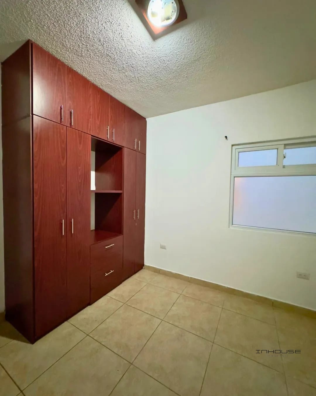 Apartamento en Renta Zona 16, Hacienda Real Sector 4 — Apartamento en Venta en Hacienda Real, Zona 16, Guatemala, Ciudad — foto 4 de 9