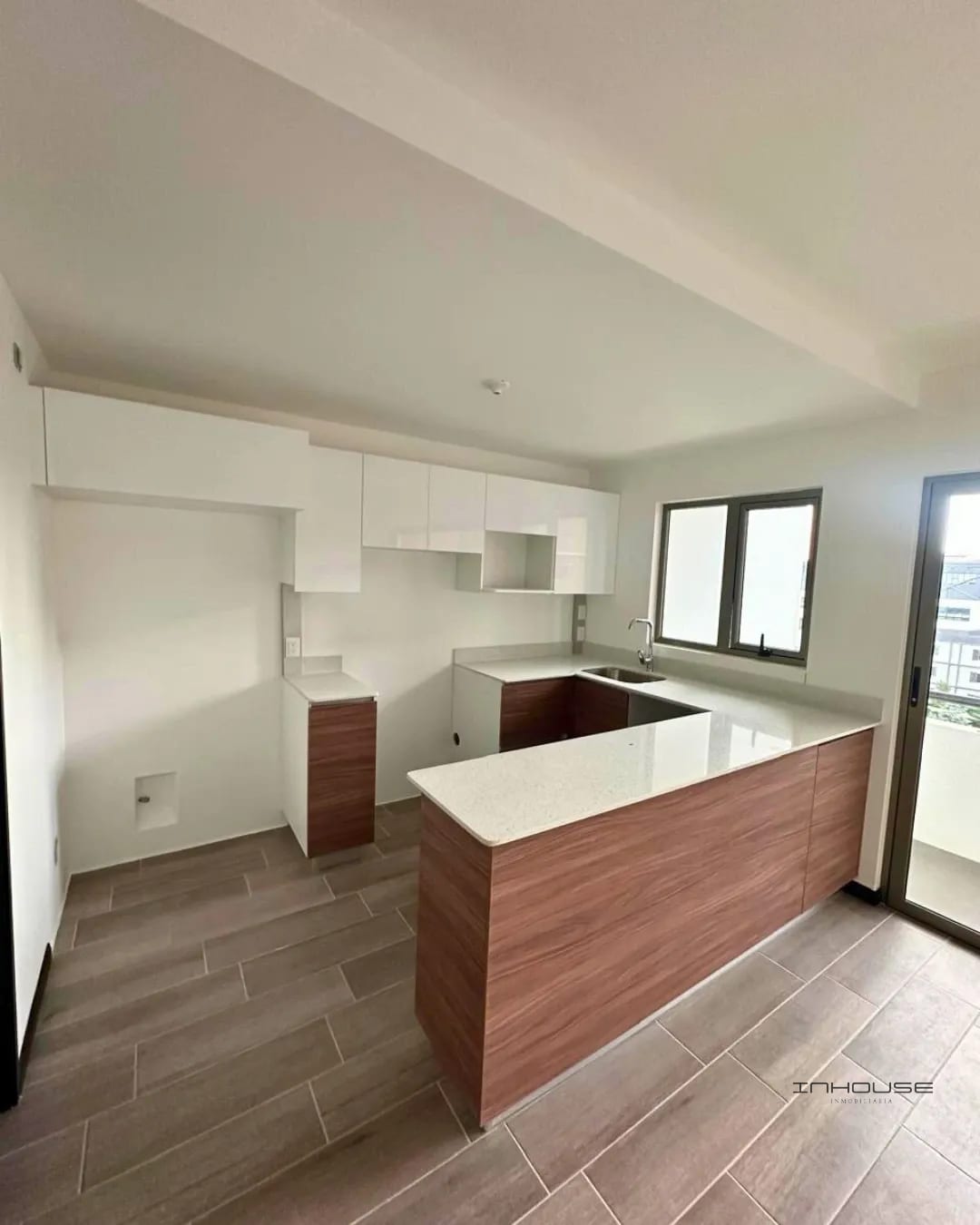 Apartamento en Renta en Zona 14 en Nivel Alto — Apartamento en Alquiler en Zona 14, Guatemala, Ciudad — foto 1 de 11