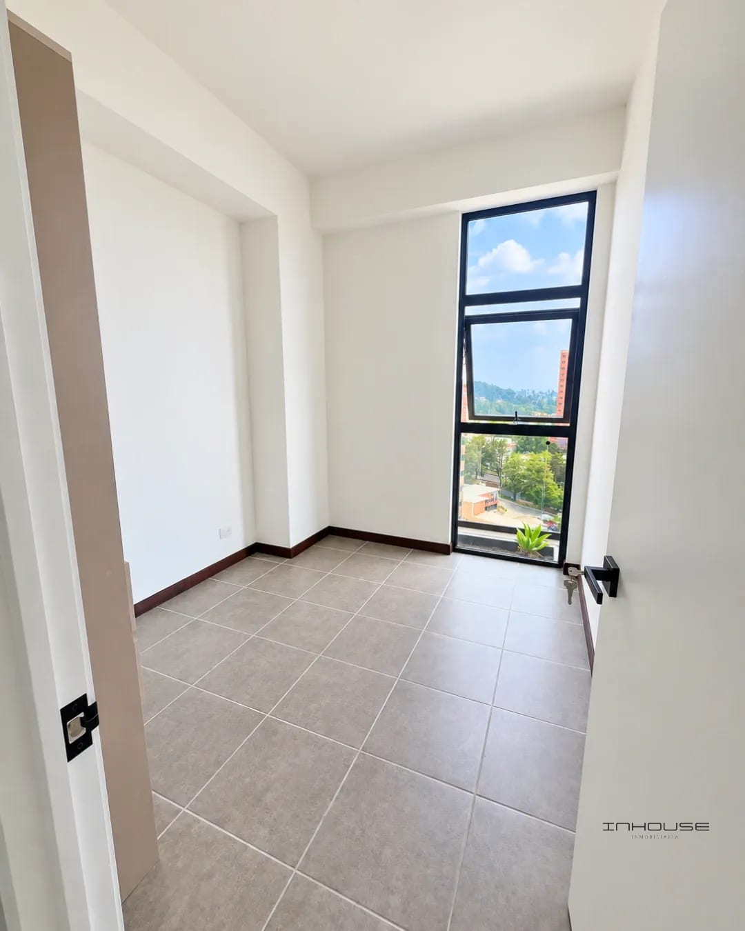 Apartamento en Venta Zona 15 Nivel Alto con Balcón — Apartamento en Venta en Quince Esquina, Zona 15, Guatemala, Ciudad — foto 9 de 12