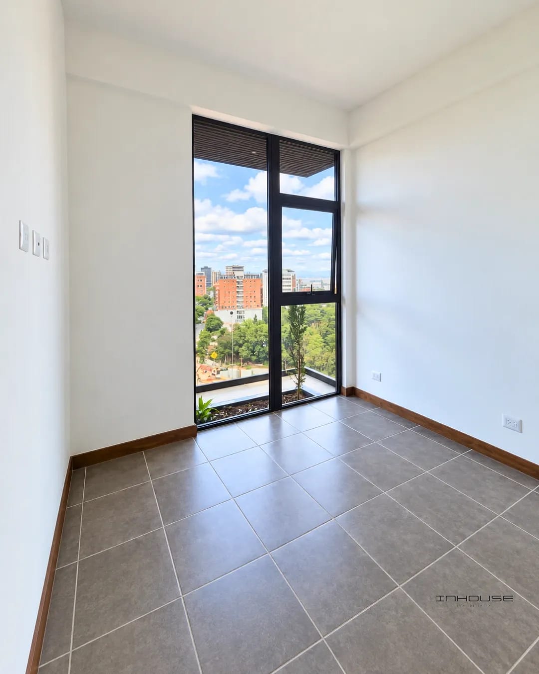 Apartamento en Venta Zona 15 Nivel Alto con Balcón — Apartamento en Venta en Quince Esquina, Zona 15, Guatemala, Ciudad — foto 10 de 12