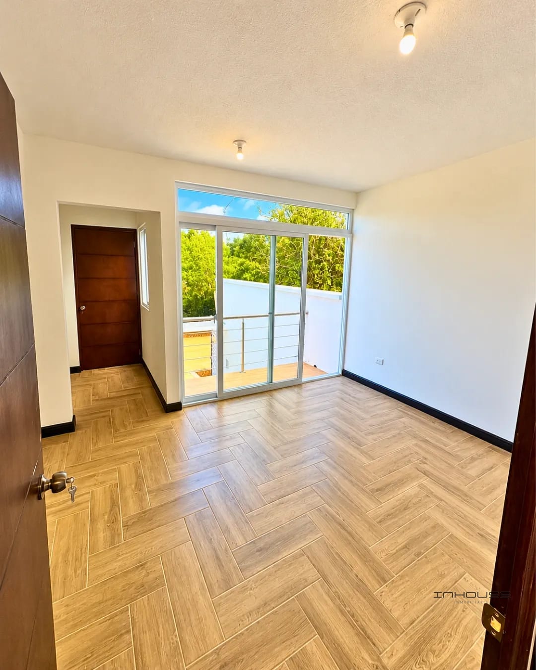 Casa en Venta en Zona 16 para Estrenar — Casa en Venta en Hacienda Real, Zona 16, Guatemala, Ciudad — foto 2 de 10