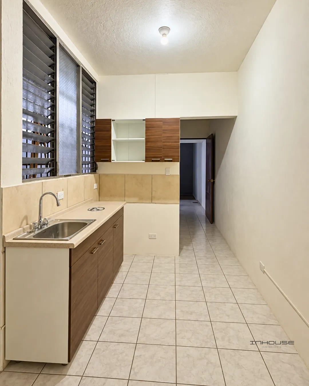 Casa en Venta en Zona 6 para Uso Comercial Frente a la Parada — Casa en Venta en Zona 6, Guatemala, Ciudad — foto 3 de 11
