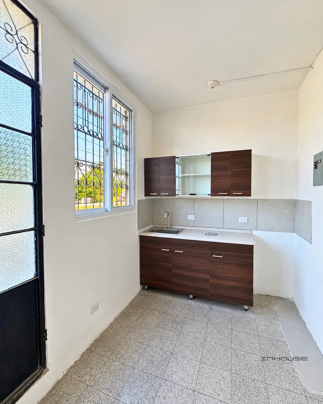 Casa en Venta en Zona 6 para Uso Comercial Frente a la Parada — Casa en Venta en Zona 6, Guatemala, Ciudad — foto 1 de 11