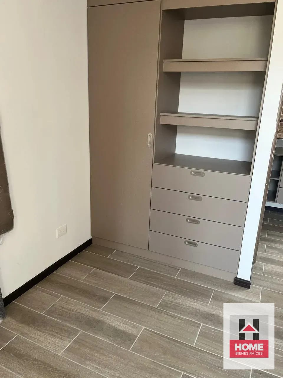 Apartamento en Venta a Pasos de Oakland Mall | Zona 10 — Apartamento en Venta en Biko, Zona 10, Guatemala, Ciudad — foto 3 de 11