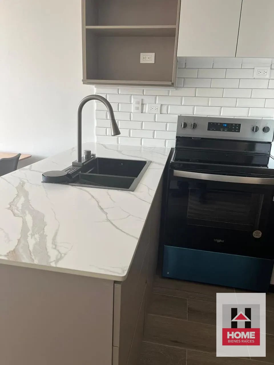 Apartamento en Venta a Pasos de Oakland Mall | Zona 10 — Apartamento en Venta en Biko, Zona 10, Guatemala, Ciudad — foto 9 de 11