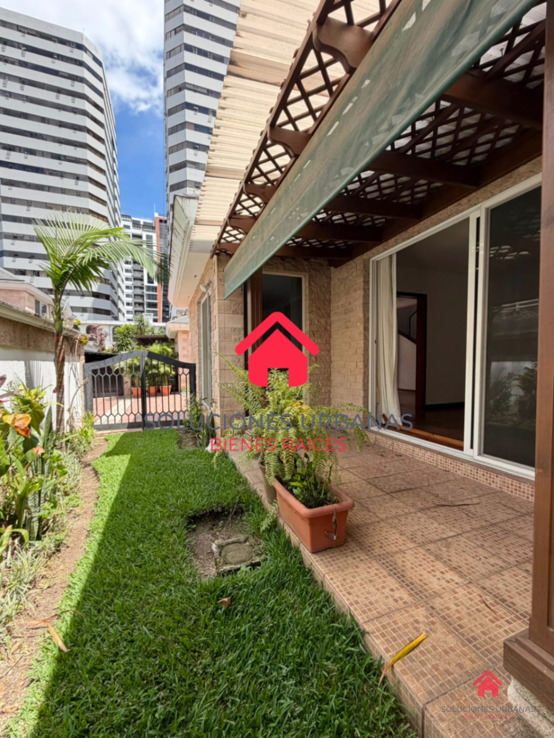 Linda Casa en el Corazón de la Zona 14 la Moncloa — Casa en Alquiler en Zona 14, Guatemala, Ciudad — foto 1 de 9