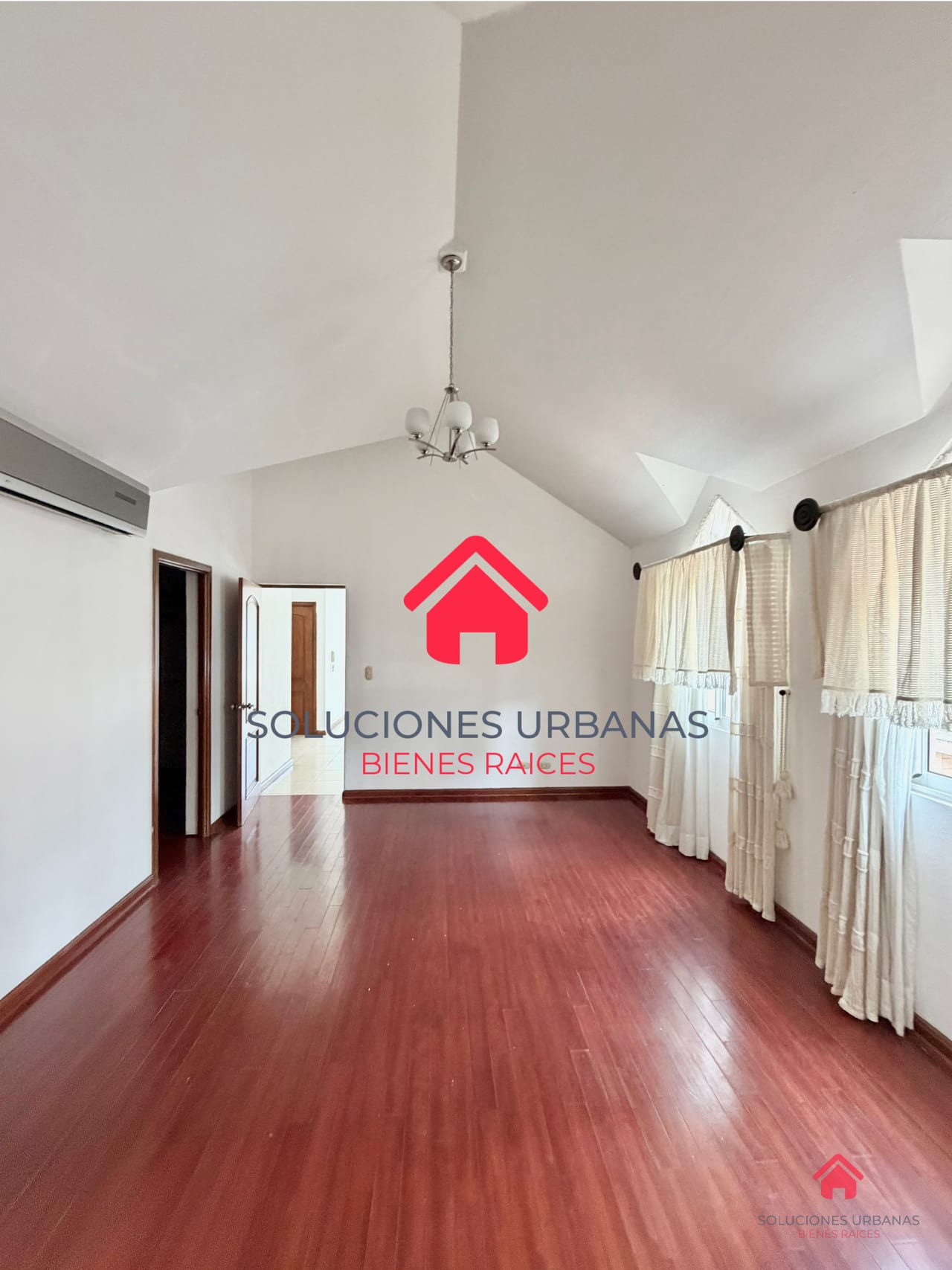 Linda Casa en el Corazón de la Zona 14 la Moncloa — Casa en Alquiler en Zona 14, Guatemala, Ciudad — foto 3 de 9