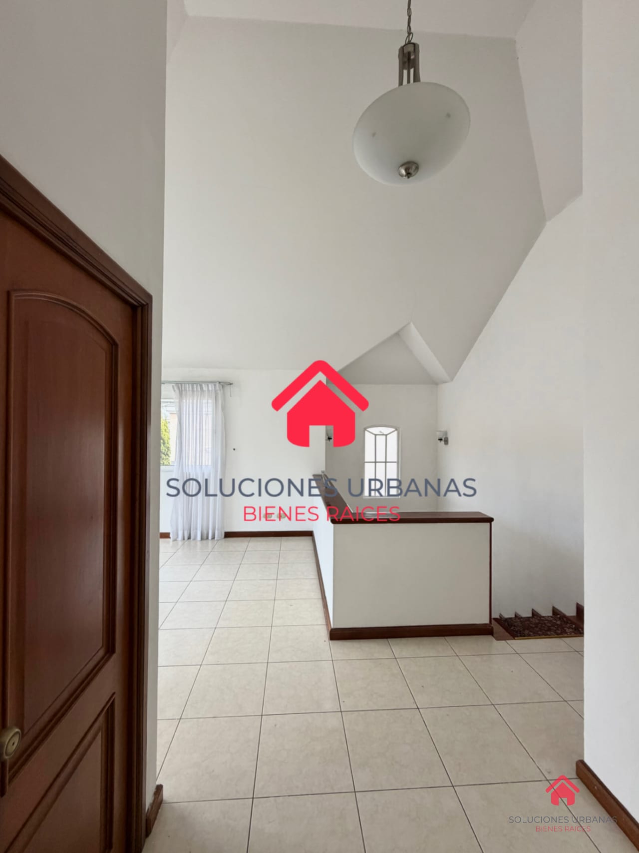 Linda Casa en el Corazón de la Zona 14 la Moncloa — Casa en Alquiler en Zona 14, Guatemala, Ciudad — foto 4 de 9