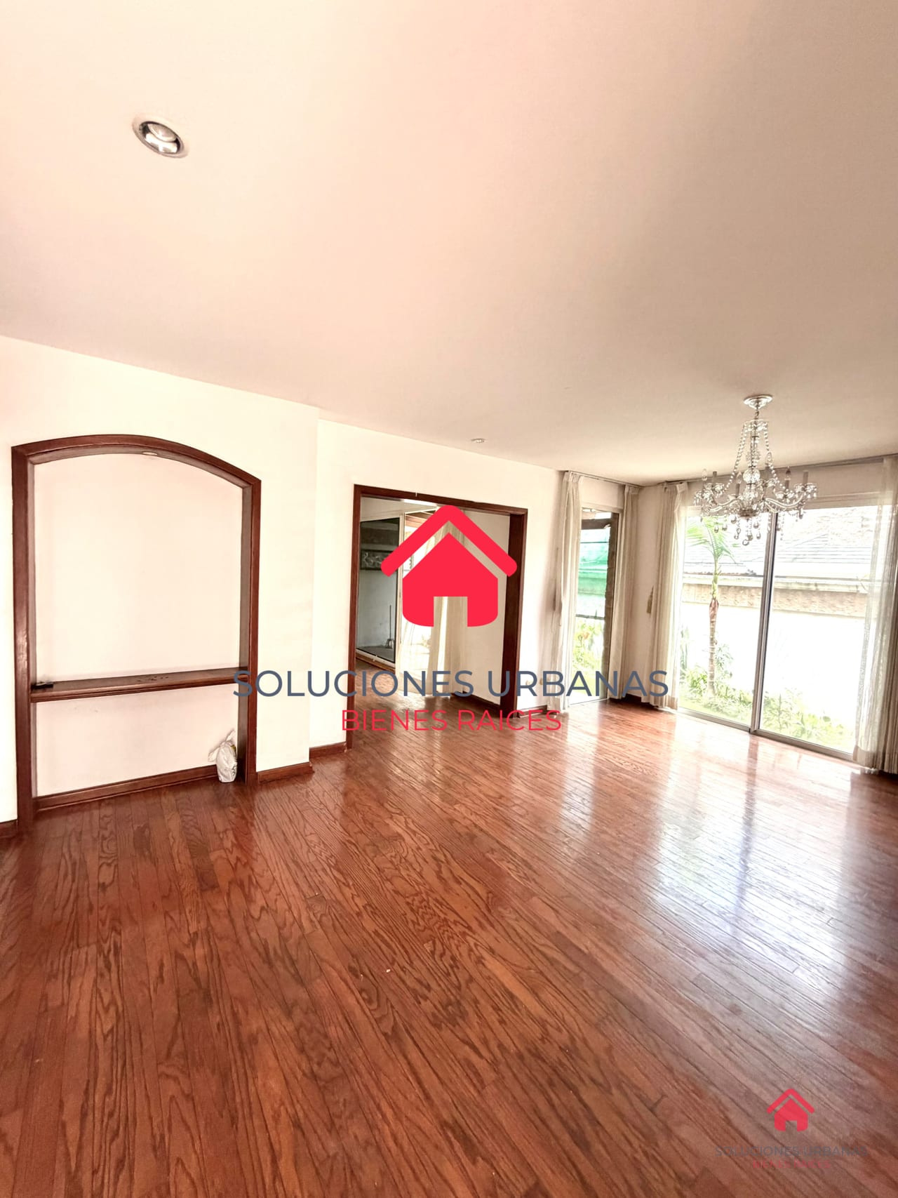 Linda Casa en el Corazón de la Zona 14 la Moncloa — Casa en Alquiler en Zona 14, Guatemala, Ciudad — foto 5 de 9
