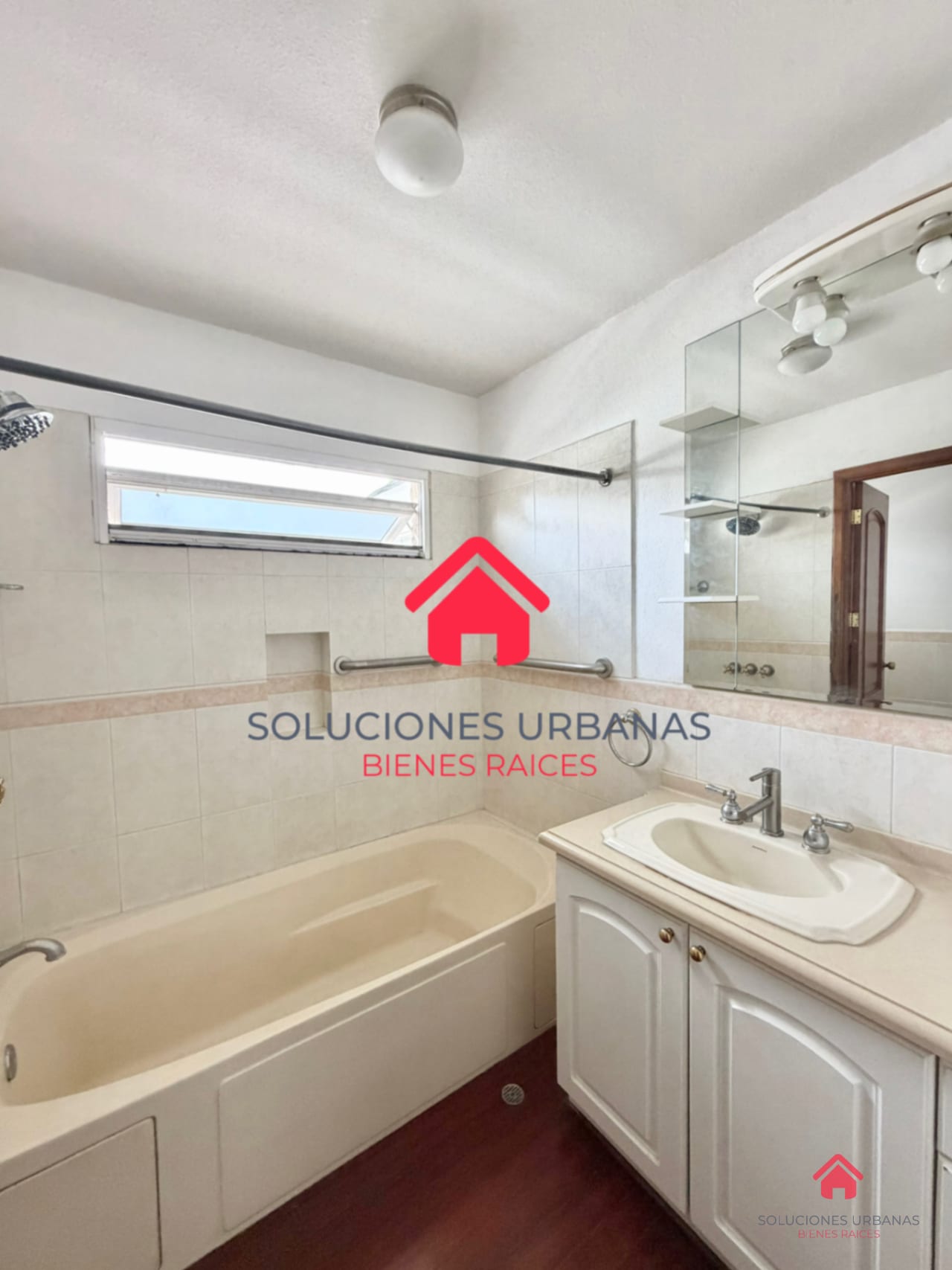 Linda Casa en el Corazón de la Zona 14 la Moncloa — Casa en Alquiler en Zona 14, Guatemala, Ciudad — foto 6 de 9