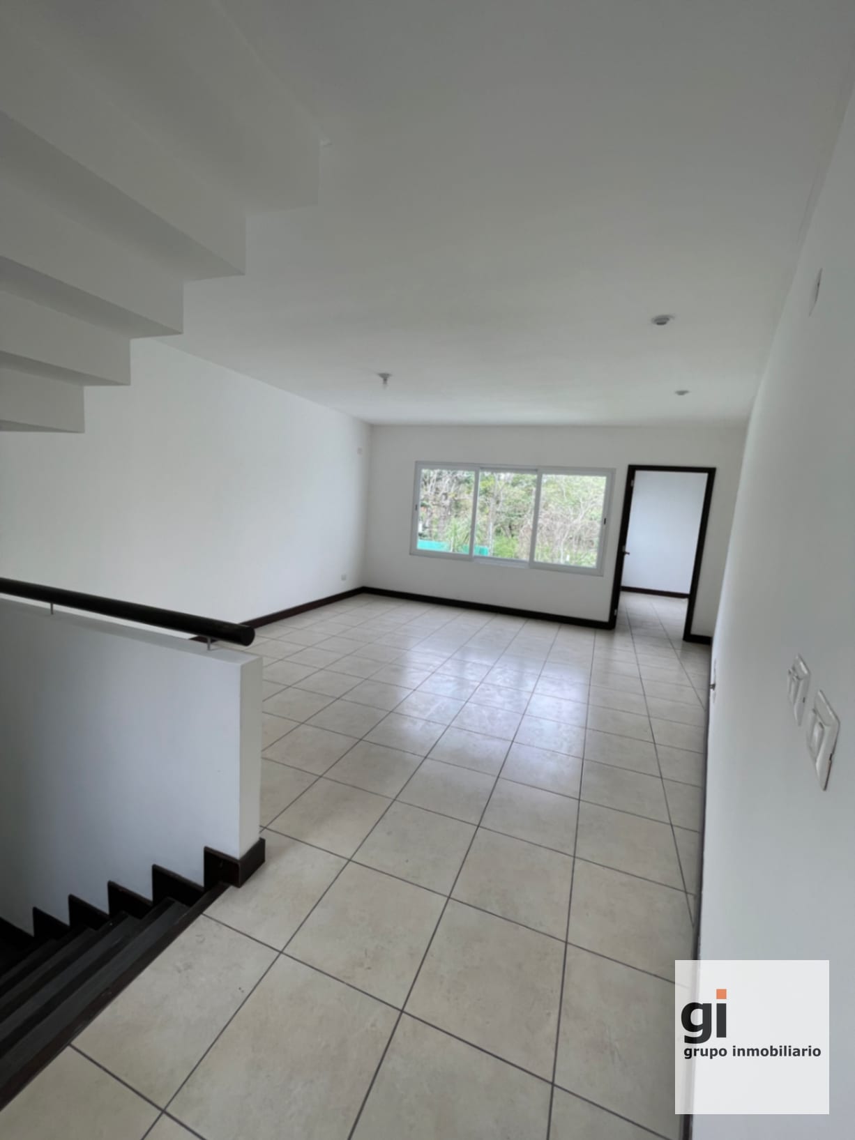 Hermosa casa en venta Zona 16.4 dormitorios cada uno con su baño — Casa en Venta en Zona 16, Guatemala, Ciudad — foto 5 de 7