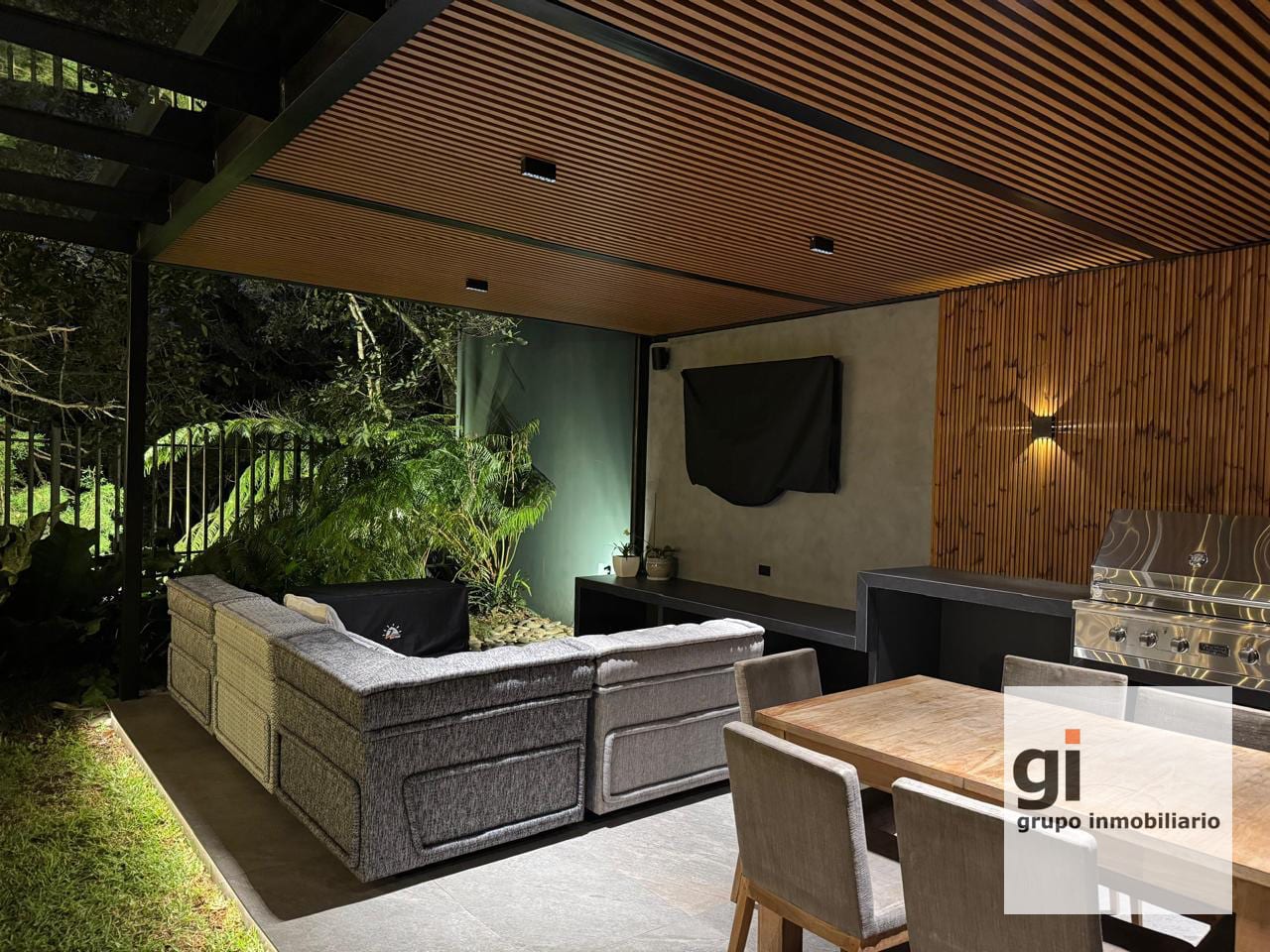 Exclusiva casa familiar en condominio en zona 16 rodeada de naturaleza — Casa en Venta en Zona 16, Guatemala, Ciudad — foto 4 de 10