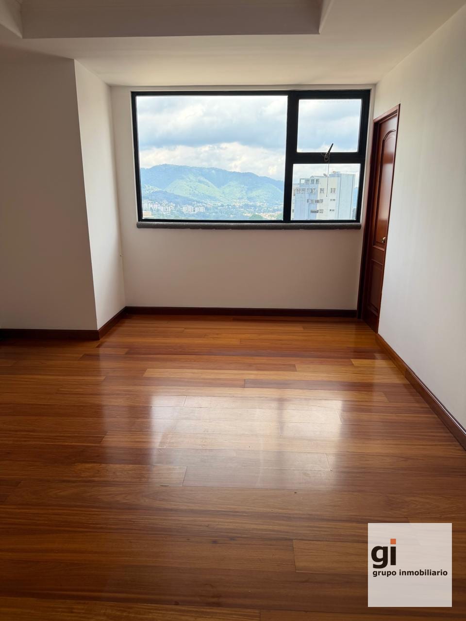 Amplio apartamento zona 14 — Apartamento en Alquiler en Zona 14, Guatemala, Ciudad — foto 6 de 13