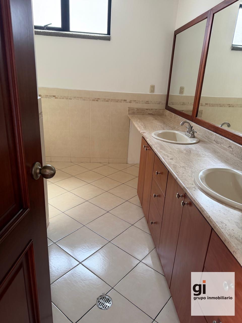 Amplio apartamento zona 14 — Apartamento en Alquiler en Zona 14, Guatemala, Ciudad — foto 7 de 13